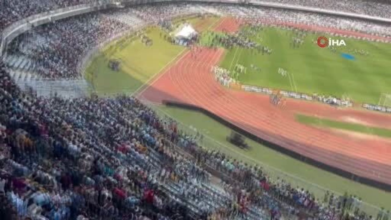 Kalküta'da Messi etkinliğinde kaos: Taraftarlar stadyumu savaş alanına çevirdi