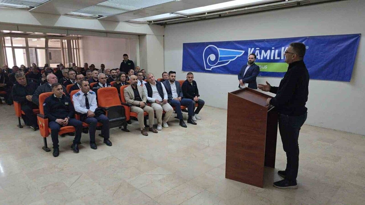 Kâmil Koç, 30 Kasım Dünya Şoförler Günü’nü Ankara’da kaptanlarıyla kutladı