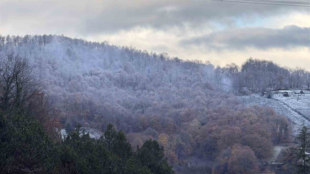 Kampüste kısa süreli kar sürprizi: Lapa lapa 5 dakika sürdü