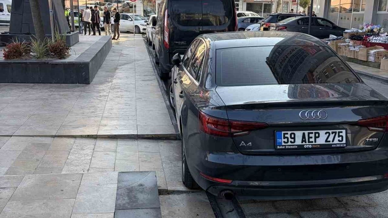 Kapaklı'da engelli rampasına park eden başkan yardımcısına 993 lira ceza