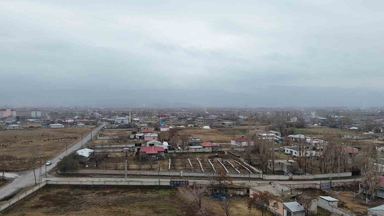 Karaağaç Mahallesi'nde doğalgaz çalışması yarıda kaldı, halk Doğugaz'a tepki gösterdi