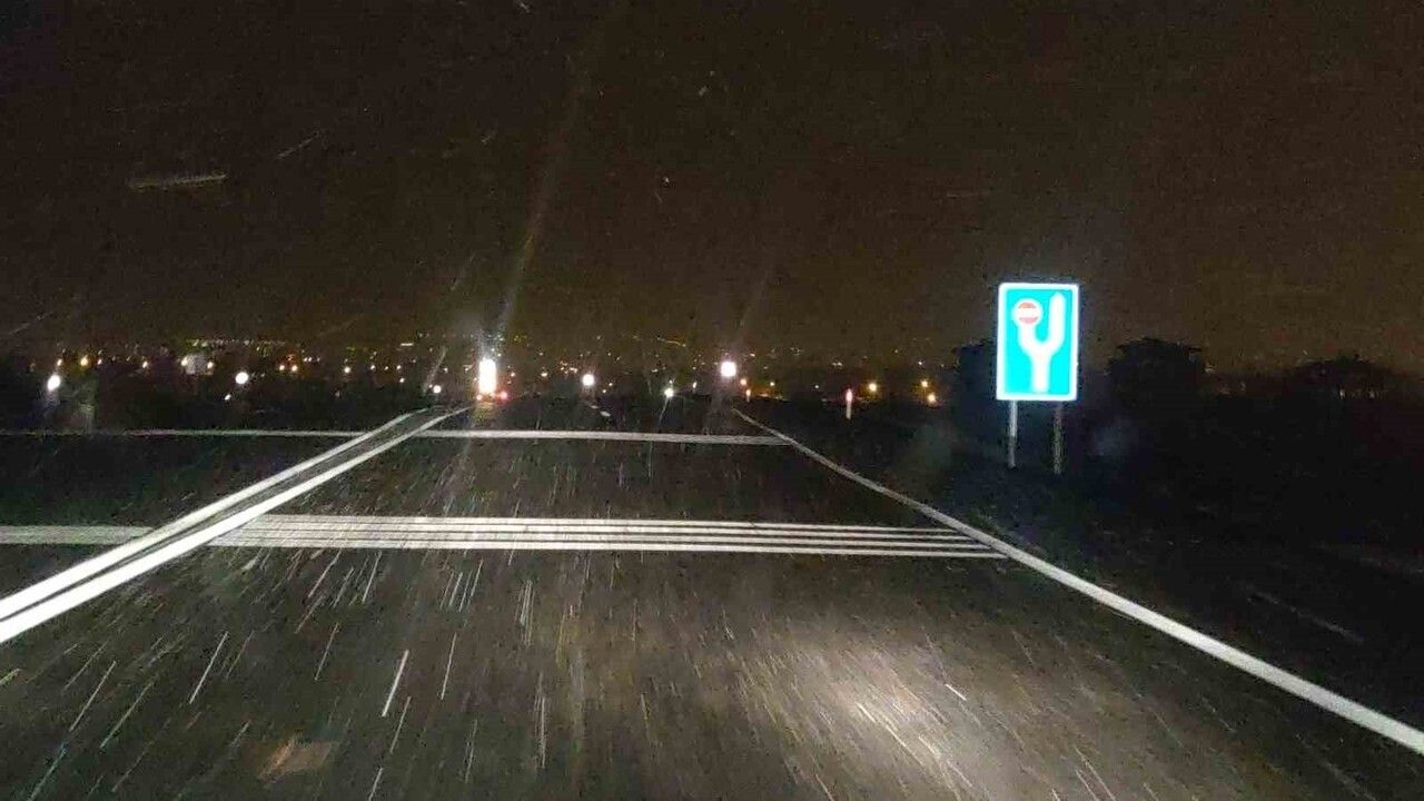 Karabet Geçidi yoğun kar ve tipi nedeniyle ulaşıma kapatıldı