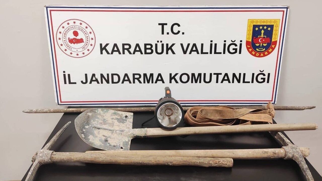 Karabük'te kaçak kazı yapan 5 kişi yakalandı