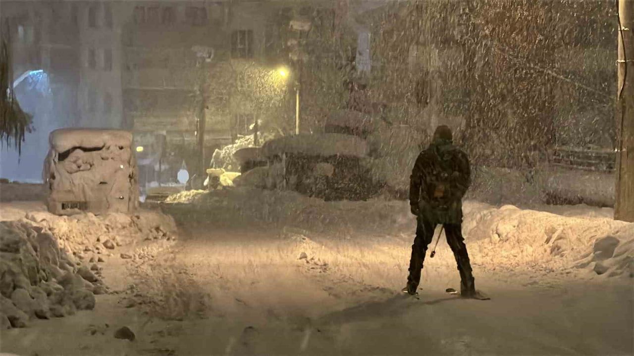 Karabük'te kar: Safranbolu sokaklarında kayak ve zorluklar