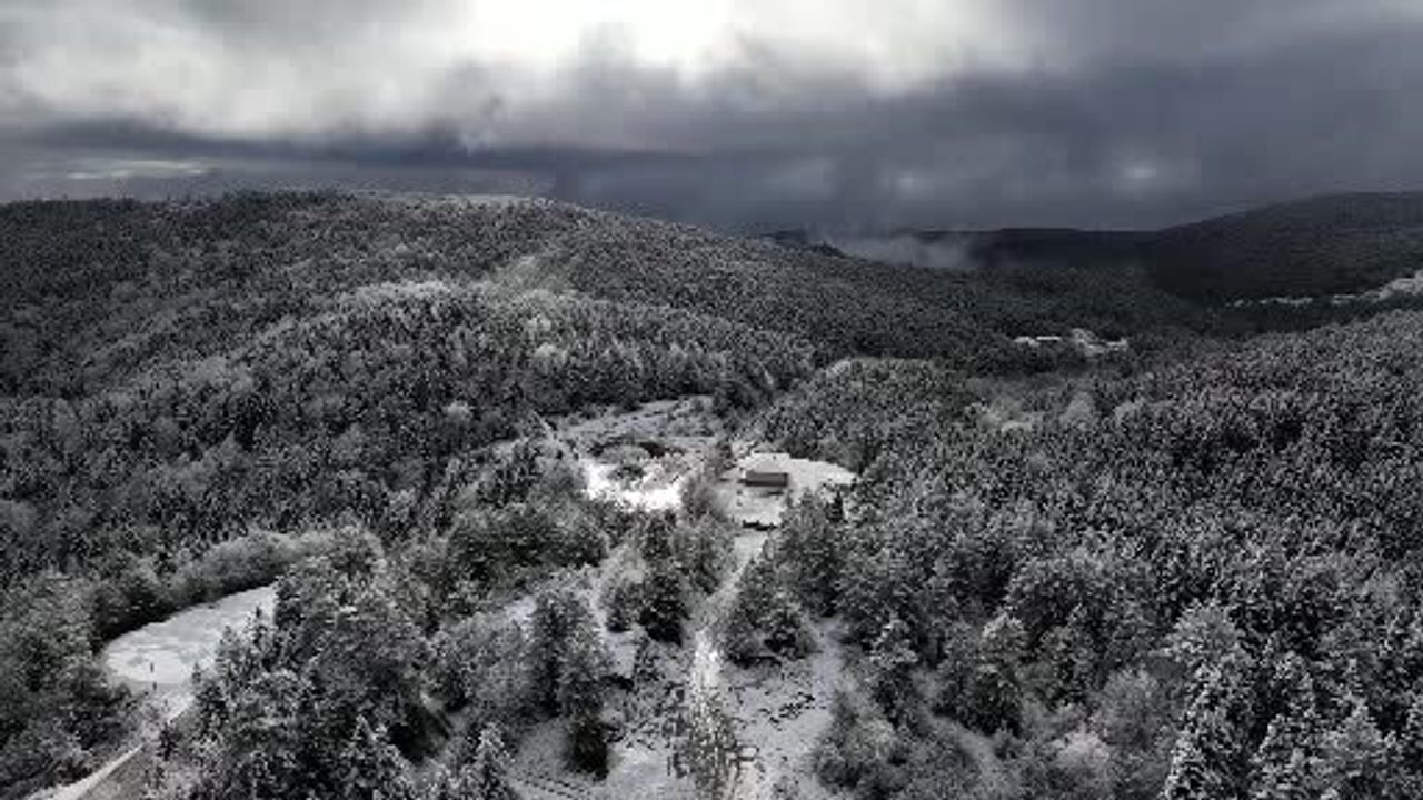 Karabük’te karla örtülenen ormanlar drondan görüntülendi
