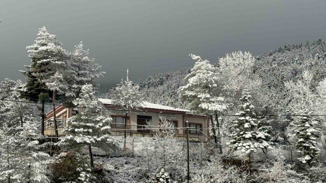Karabük’te yoğun kar: Ahmetusta Geçidi ve Keltepe beyaza teslim