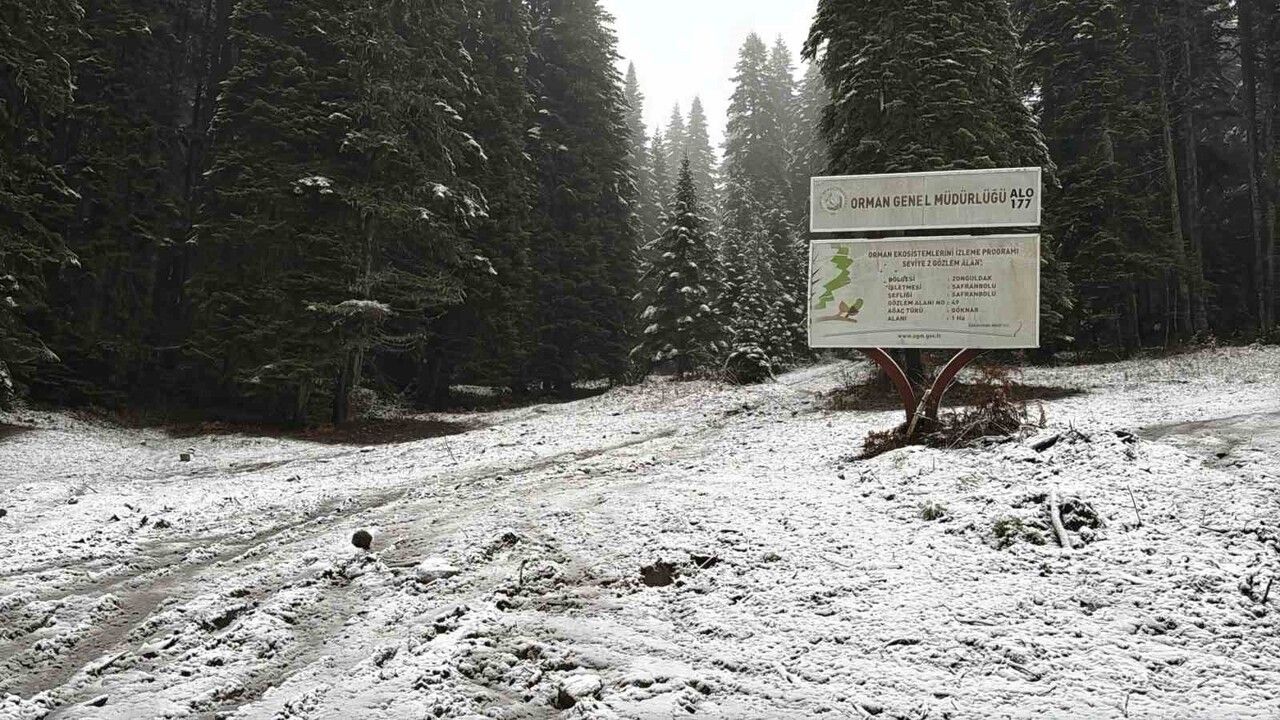 Karabük'ün yüksek rakımları kartpostallık kar manzarasıyla beyaza büründü