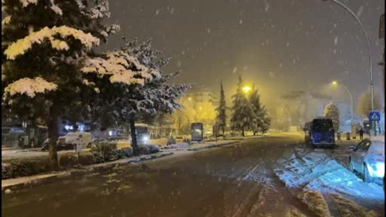 Karabük ve Safranbolu'da karla mücadele aralıksız devam ediyor