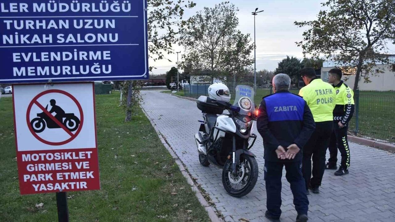 Karacabey Atatürk Kültür Parkı'na motosiklet girişi yasaklandı