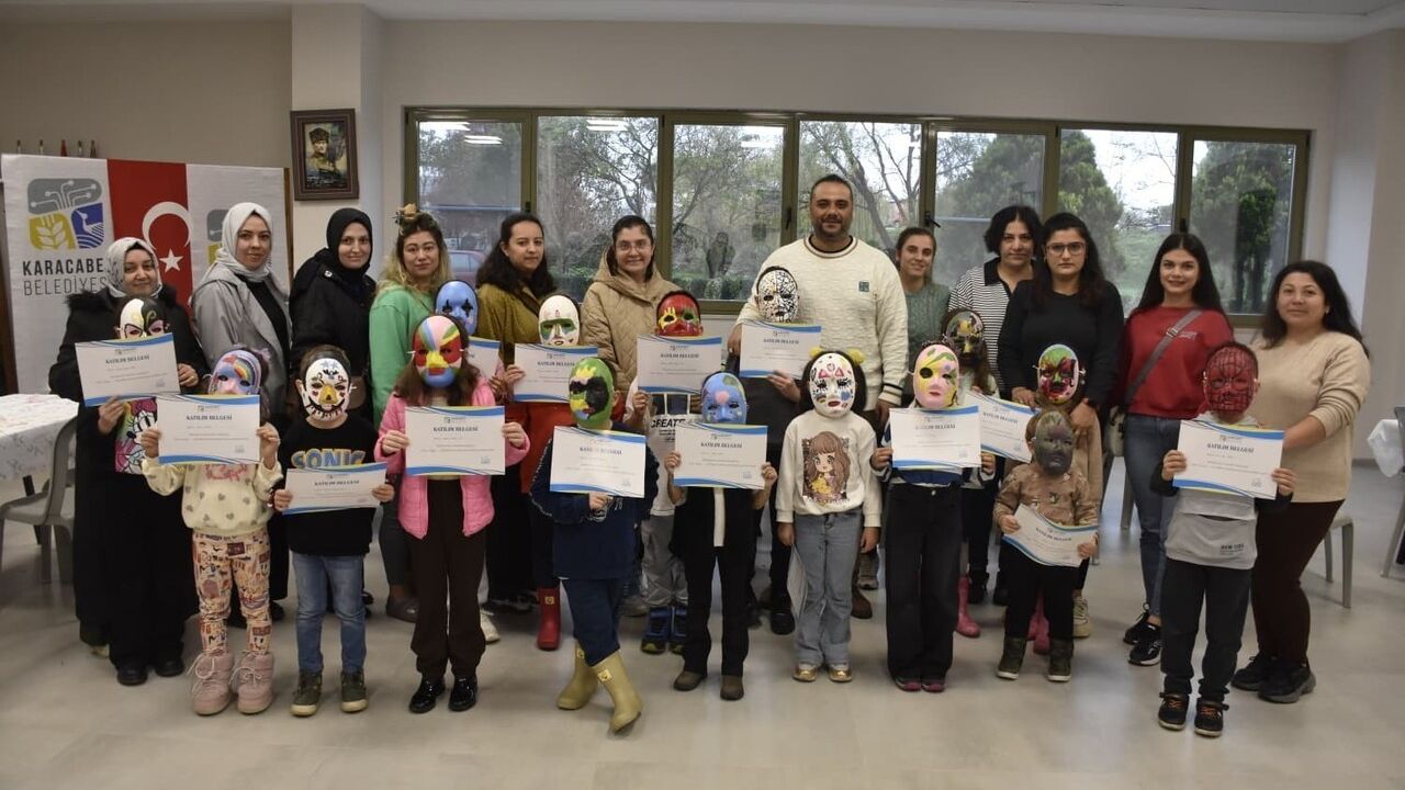 Karacabey'de Anne-Çocuk Maske Boyama Atölyesi