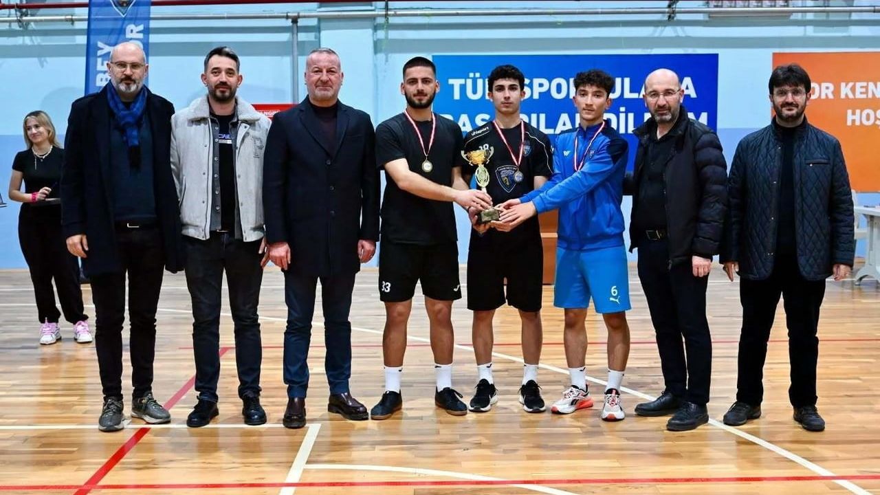 Karacabey'de Ayak Tenisi Turnuvasının Şampiyonu: Karaca