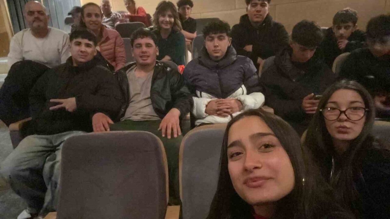 Karacasu öğrencileri tiyatroyla buluştu