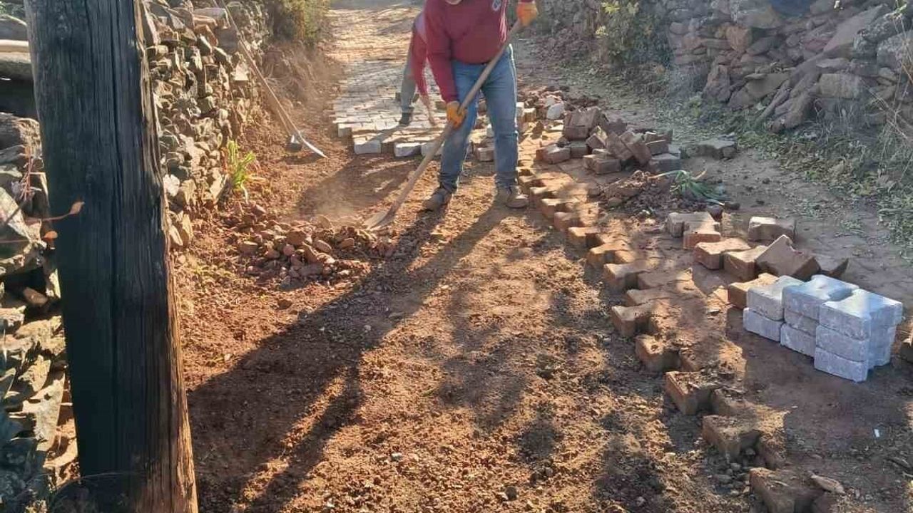 Karacasu Yazır Mahallesi'nde yol ve kaldırım çalışması başladı