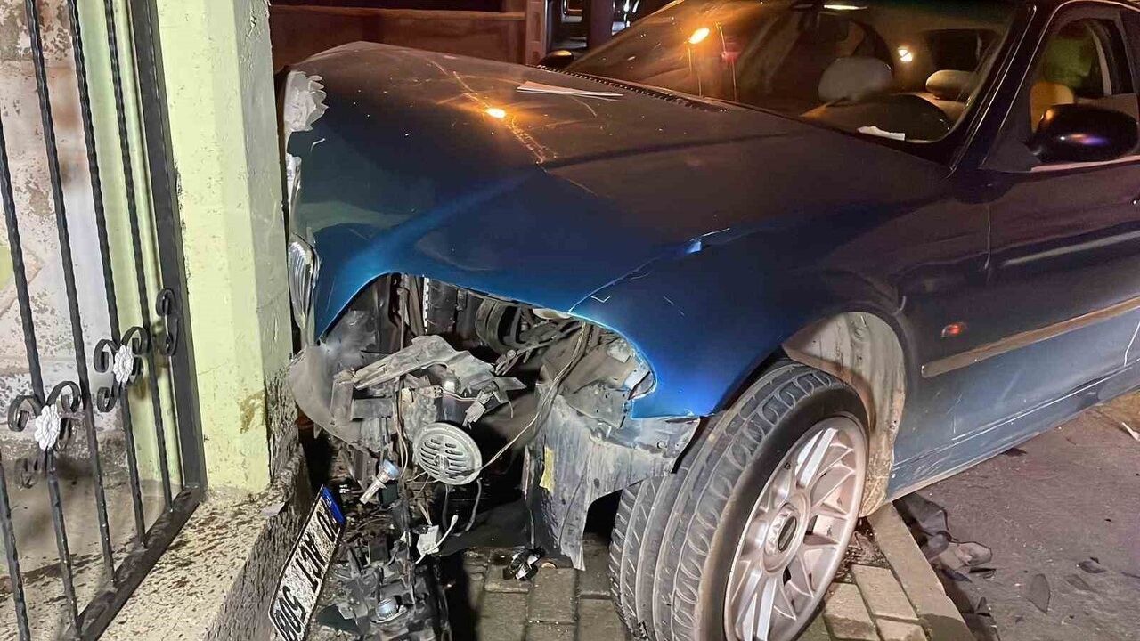 Karaman'da kavşak kazası: 5 yaralı