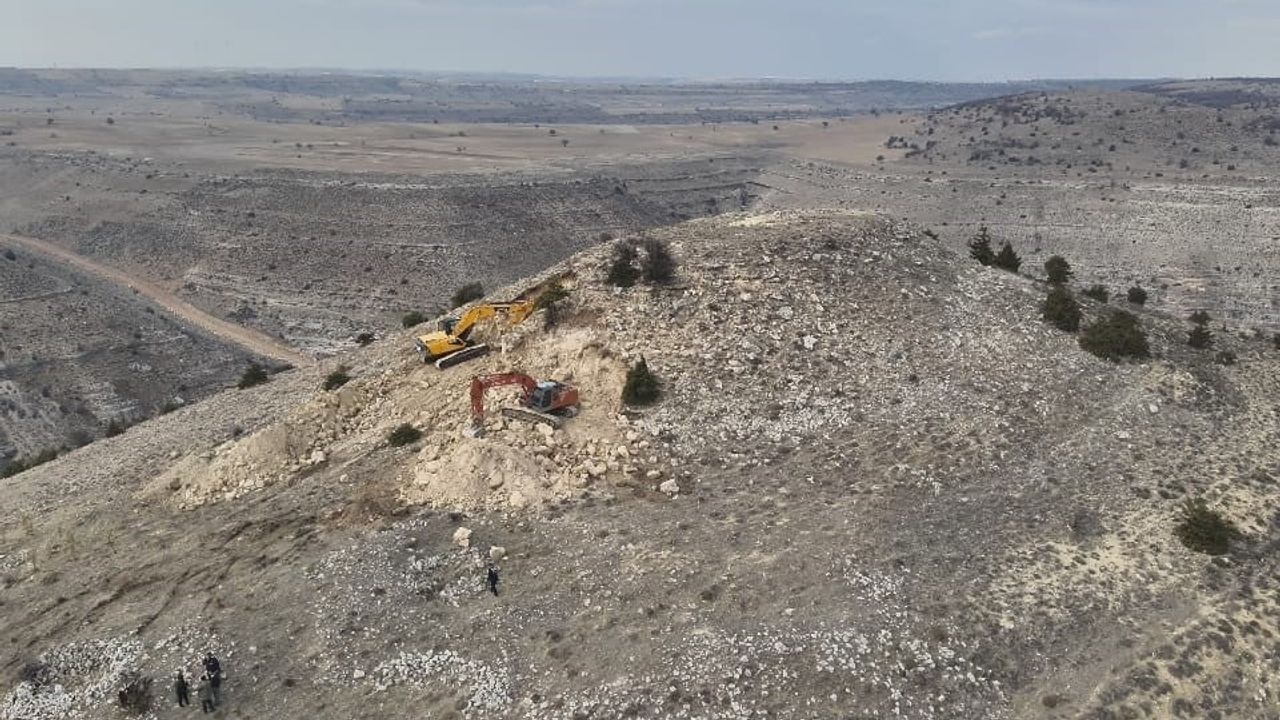 Karaman'da kepçeyle kaçak kazı operasyonu: 14 gözaltı