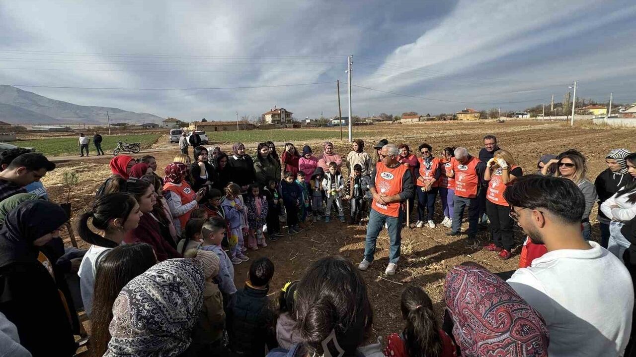 Karaman Yollarbaşı'nda fidan dikimi: Geleceğe nefes
