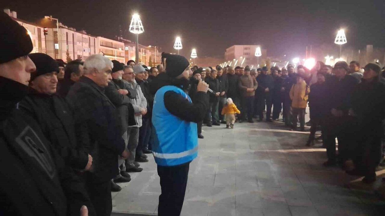 Karapınar'da 97 kişilik umre kafilesi dualarla uğurlandı