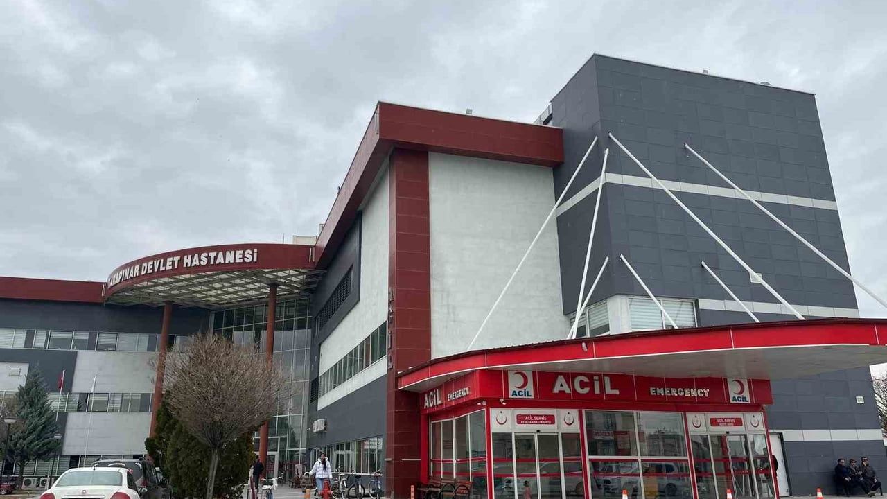 Karapınar'da buzlanan yolda motosiklet kazası: sürücü yaralandı