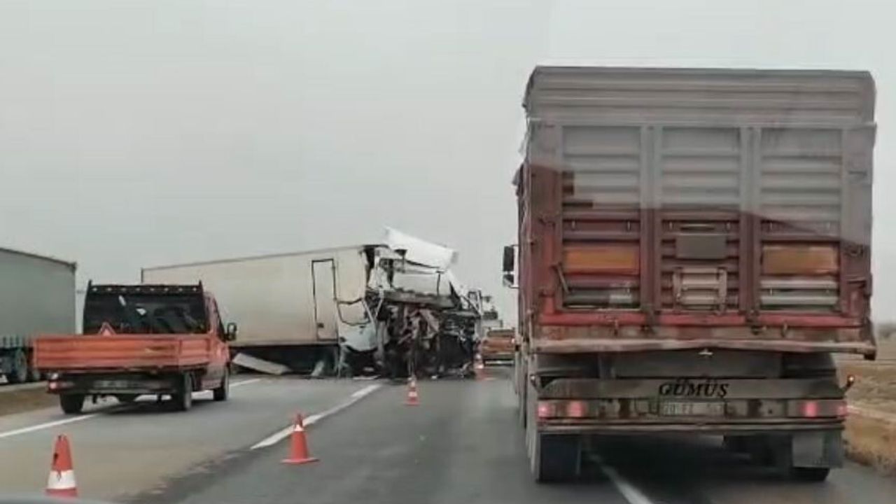 Karapınar'da tır çarpışması: 1 yaralı