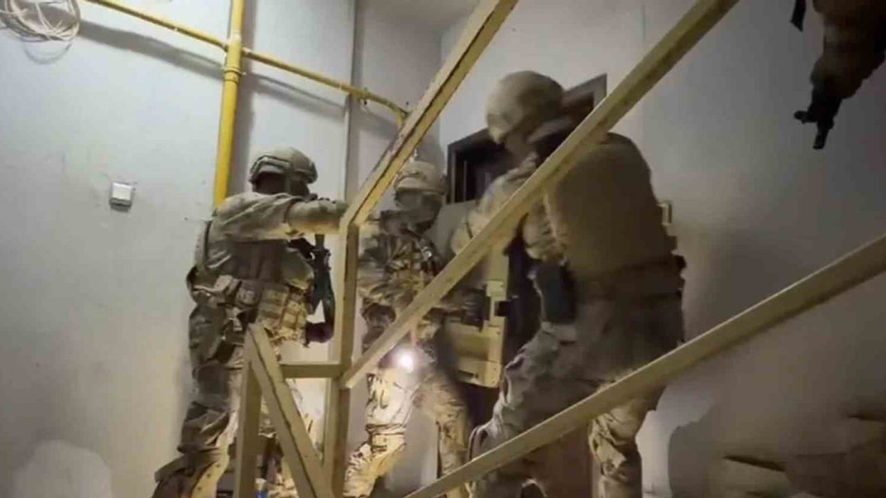 Karasu'da 52 yıl kesinleşmiş hapis cezası bulunan şüpheli yakalandı