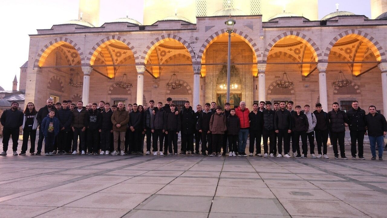 Karatay’da lise öğrencileri sabah namazı buluşmalarında bir araya geliyor