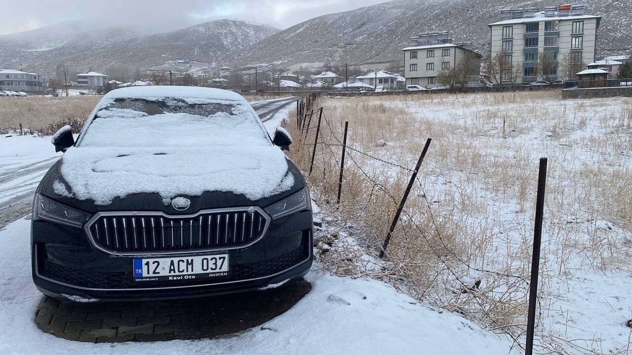 Karlıova beyaza büründü: Yüksek kesimlerde kar etkili oldu