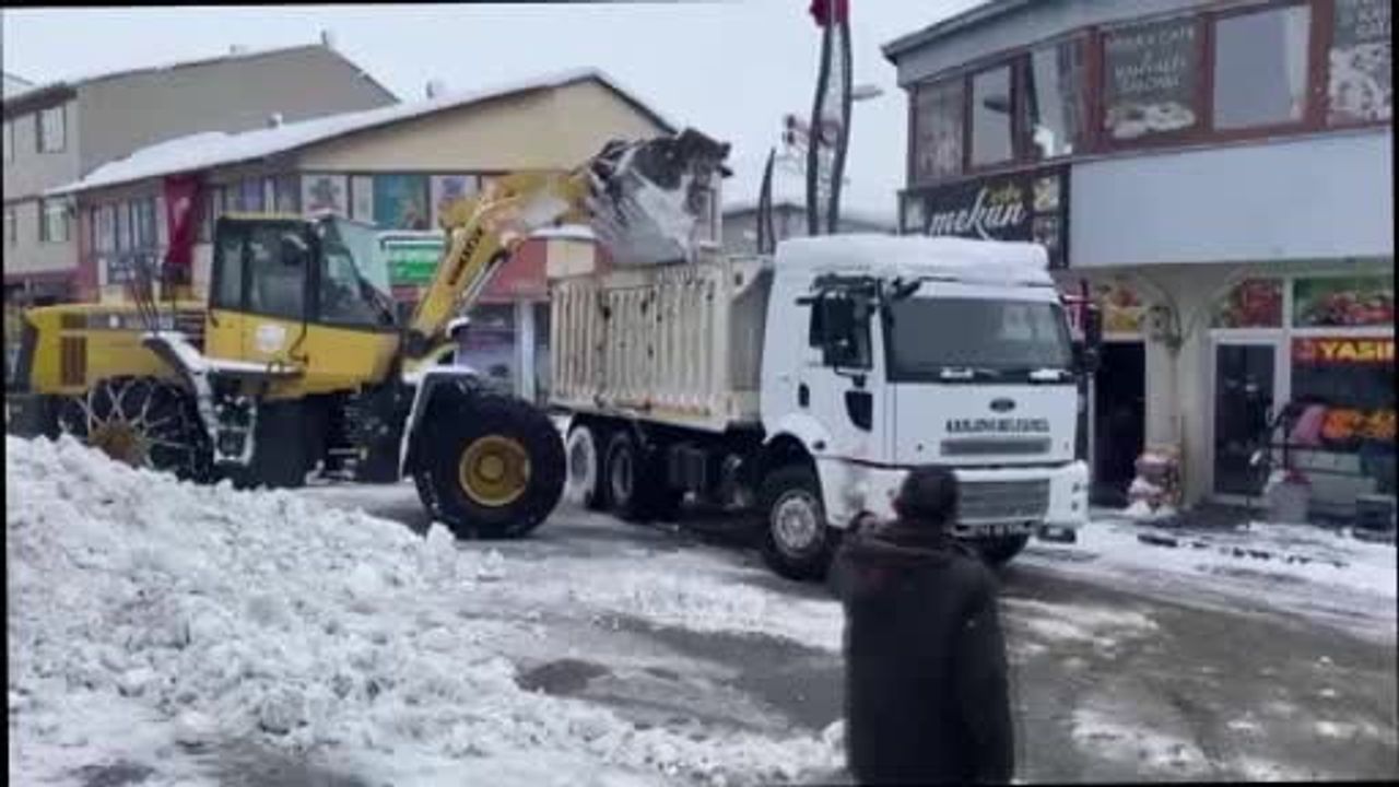 Karlıova’da karla mücadele çalışmaları hız kazandı