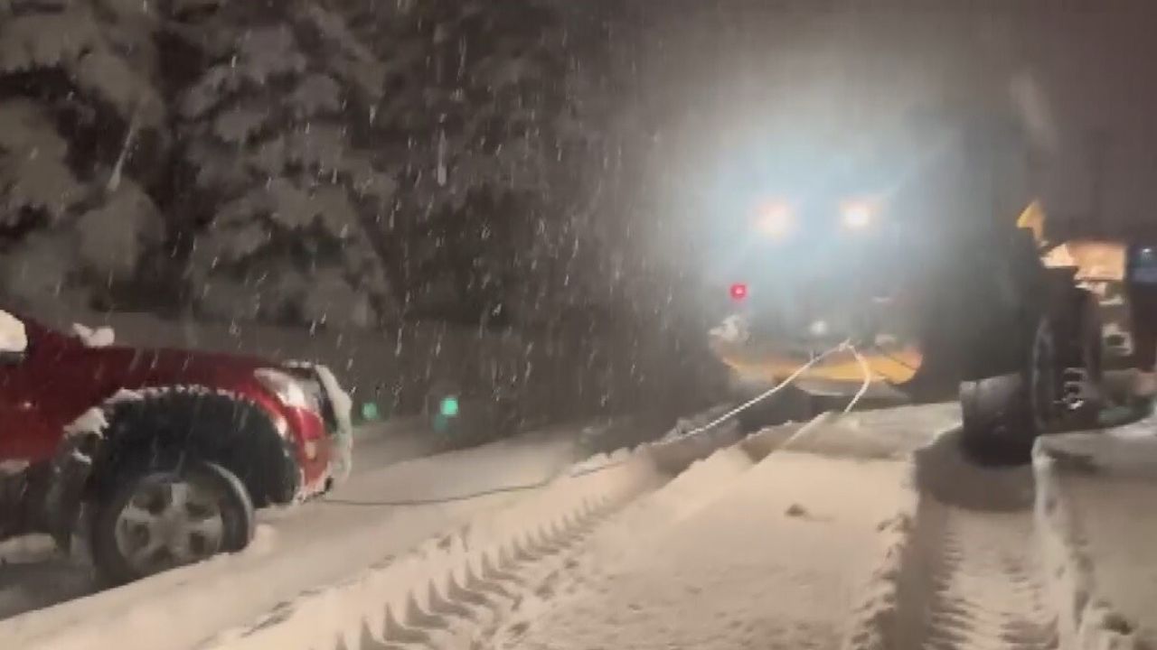 Kars’ta mahsur kalan araç Sarıkamış Özel İdare ekiplerince kurtarıldı