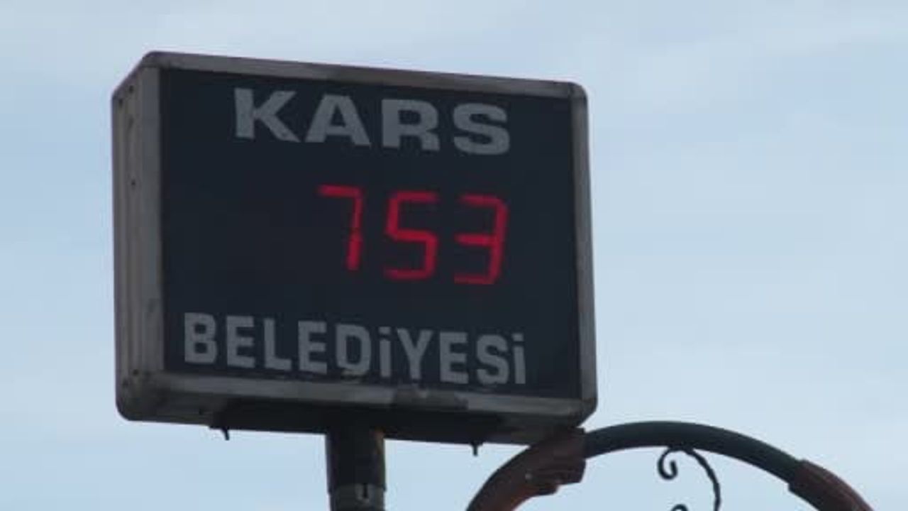 Kars’ta Sibirya soğukları: Çamaşırlar saniyeler içinde dondu, termometreler eksi 15 ve eksi 17'yi gördü