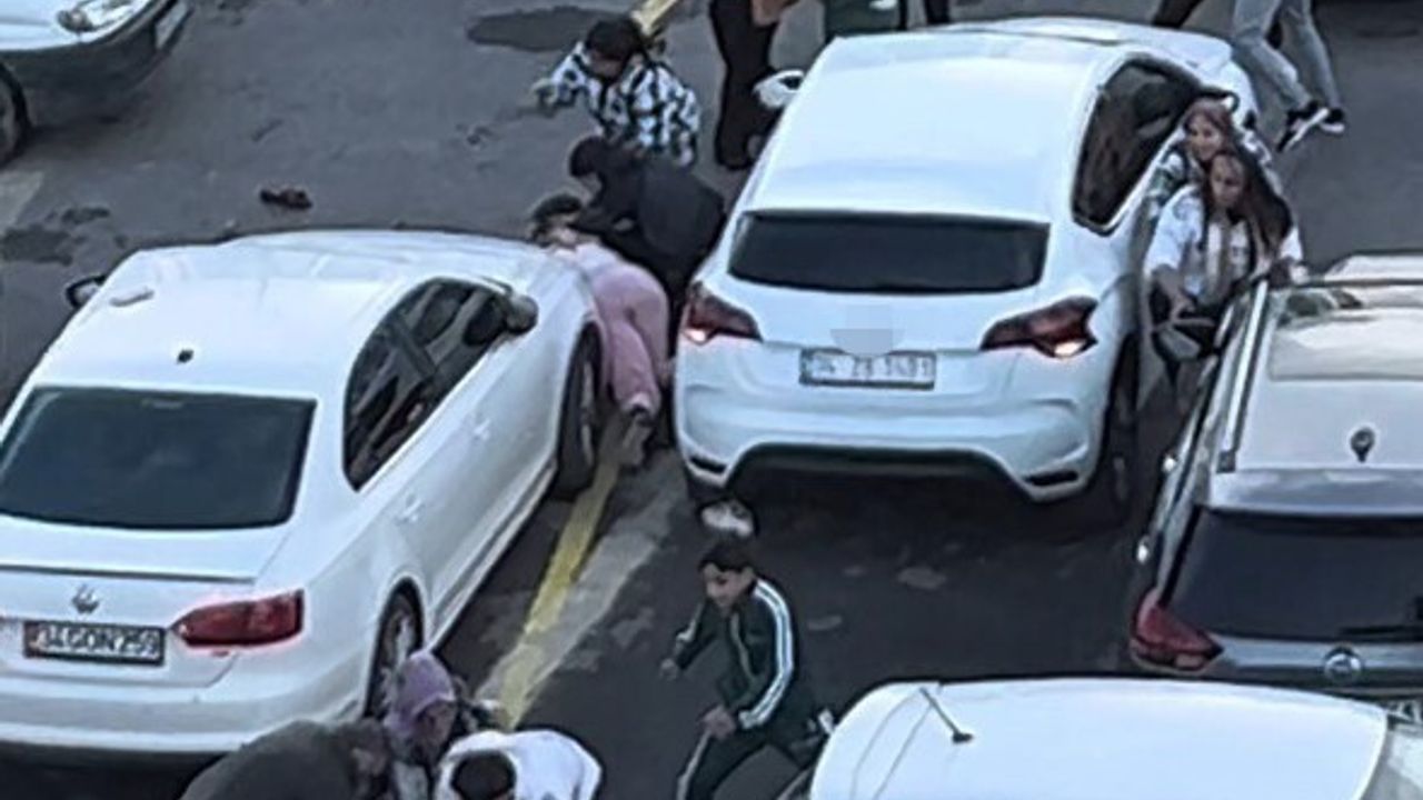 Kartal Anadolu Adliyesi Önünde Aileler Arası Kavga: Kadın Saçından Sürüklendi