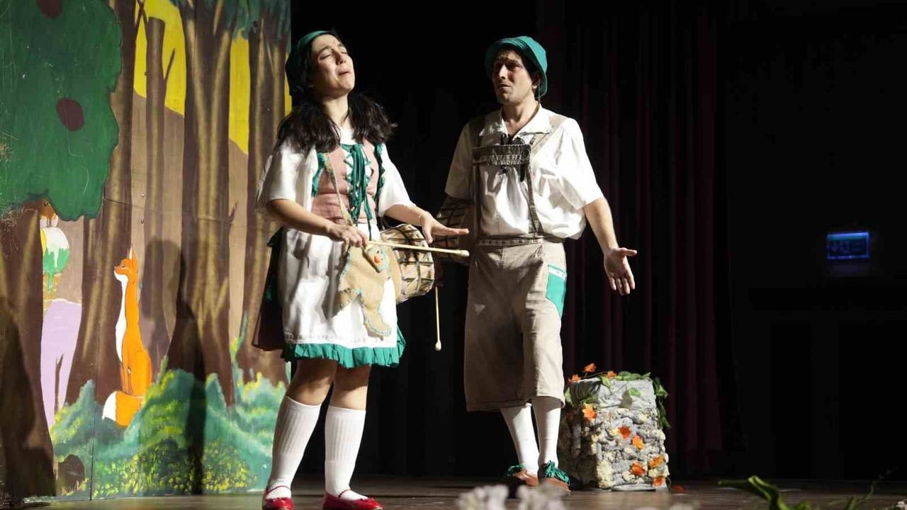 Kartal Belediyesi'nden çocuklara özel Yeni Yıl Şöleni Hürriyet ve Yalı Yunus Topselvi'nde