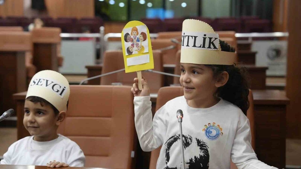 Kartal kreşlerinde çocuklardan demokrasi dersi