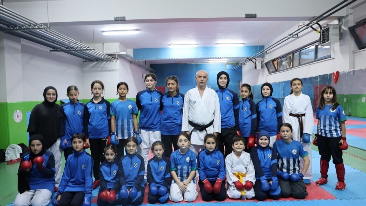 Kartepe'de çocuklar için ücretsiz spor okulları devam ediyor