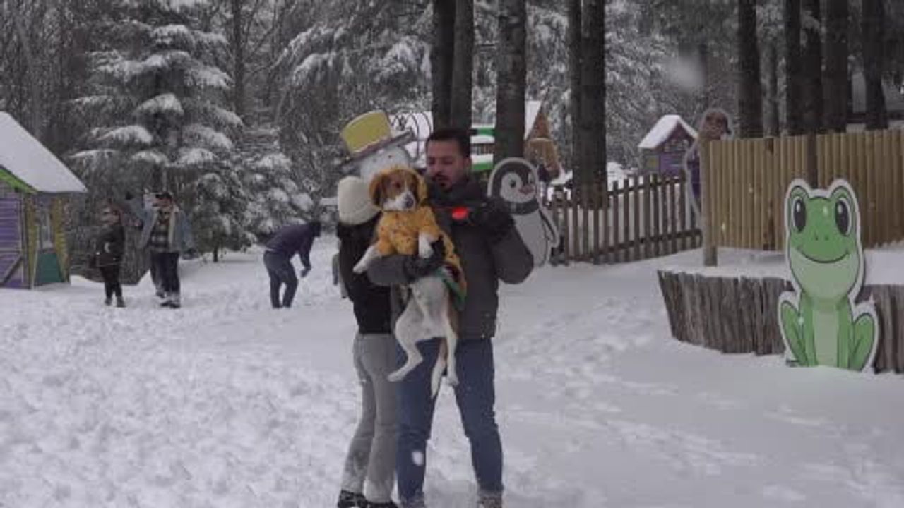 Kartepe'de kar 60 santimetreye ulaştı — Zirvede kartpostallık manzaralar