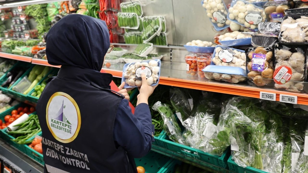 Kartepe'de marketlerde etiket ve fahiş fiyat denetimi yapıldı