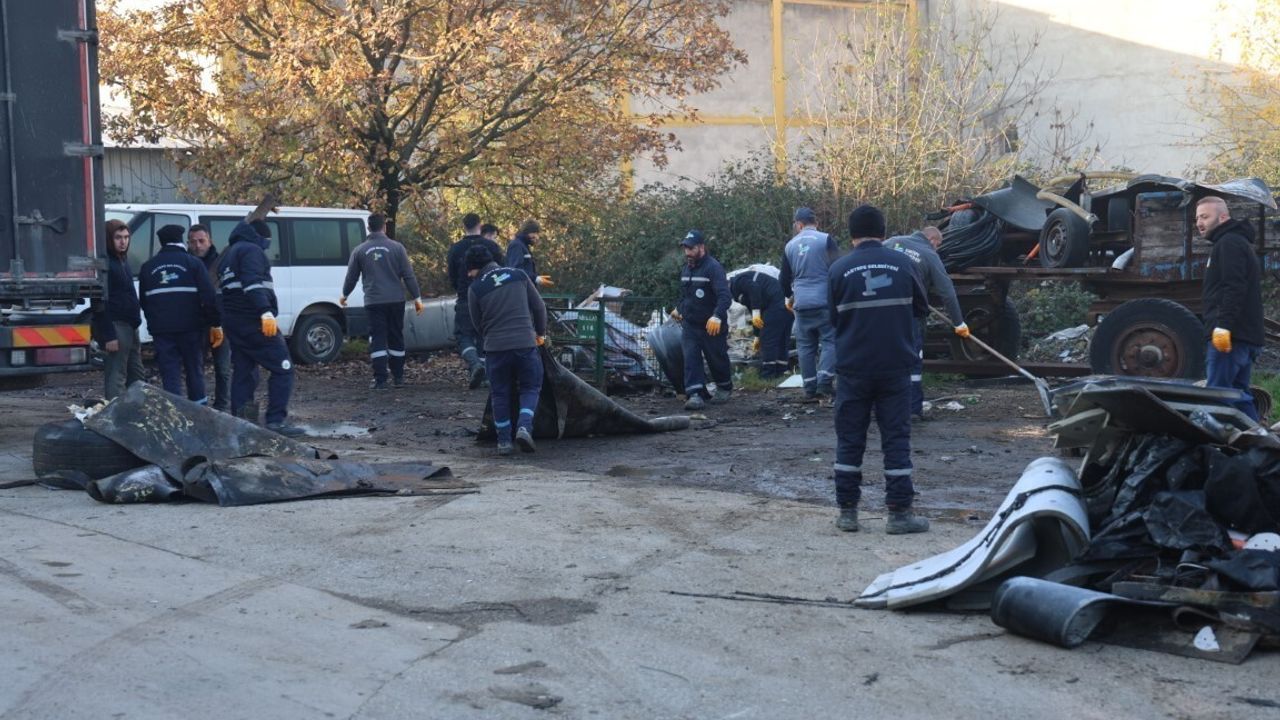 Kartepe sanayi bölgesinden 125 ton moloz ve atık çıkarıldı
