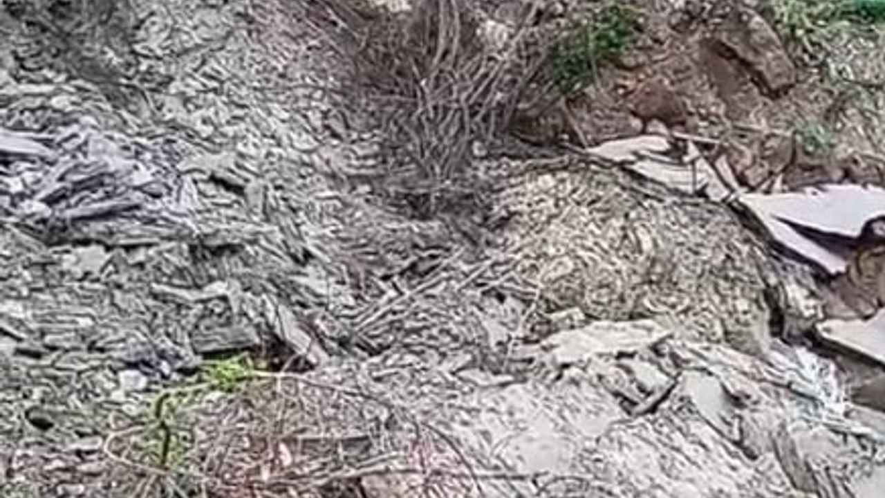 Kastamonu'da heyelan: İnebolu-Doğanyurt-Cide sahil yolu kapandı