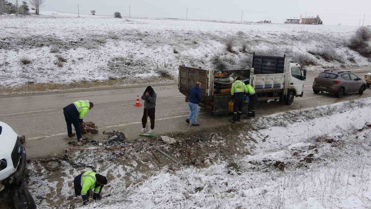 Kastamonu'da kamyonet şarampole devrildi: 7 işçi yaralandı