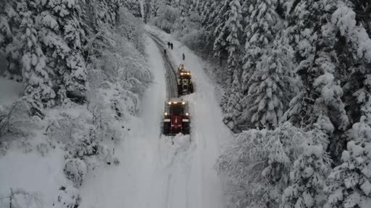 Kastamonu İl Özel İdaresi köy yollarında karla mücadeleye başladı