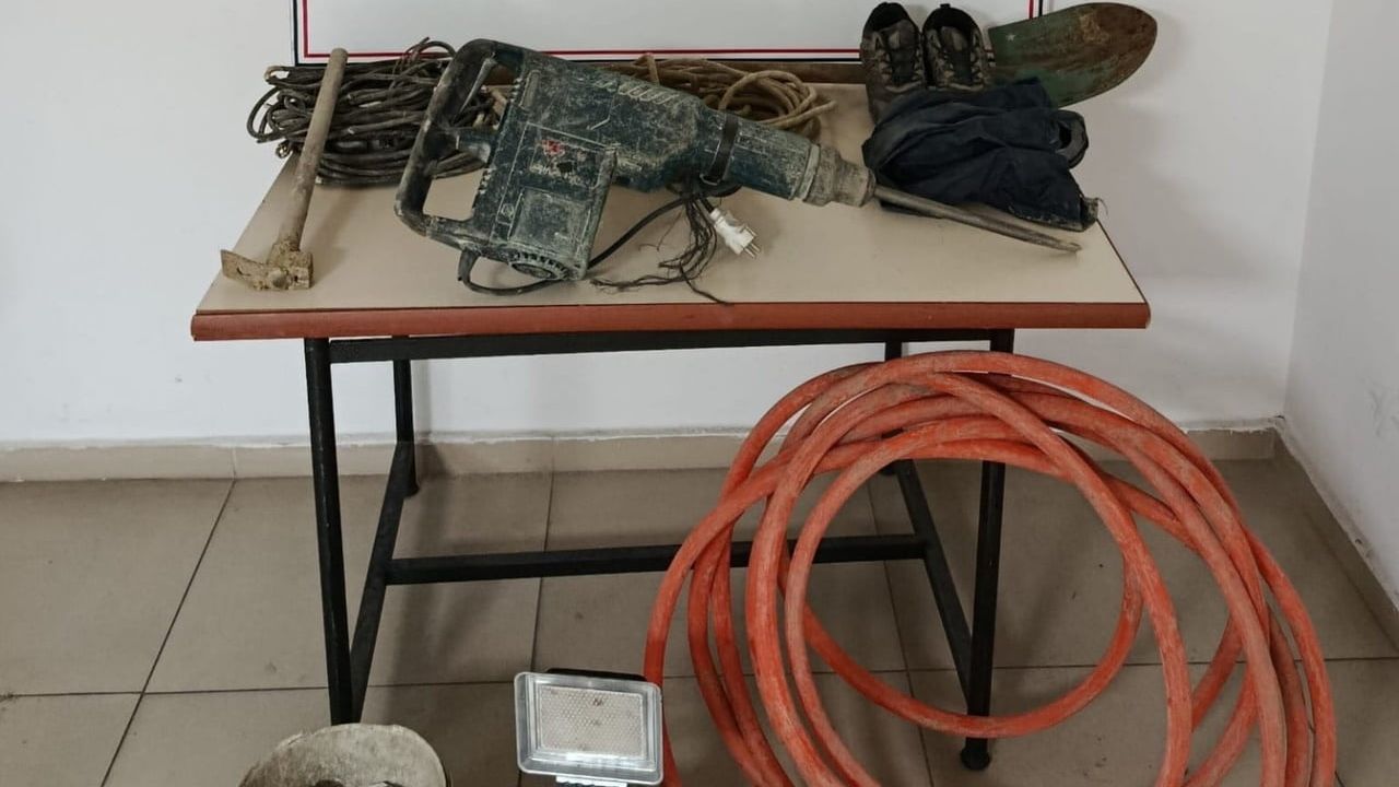 Kavak’ta izinsiz kazı yapan 3 kişi jandarmaya suçüstü yakalandı