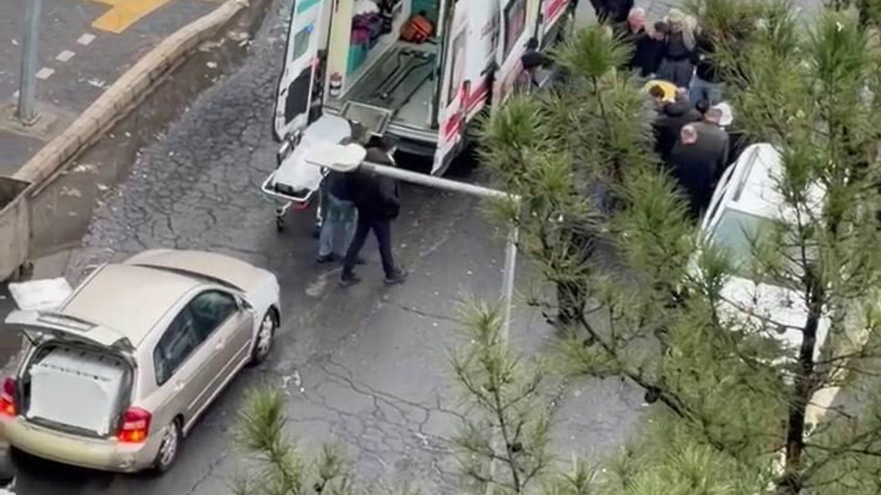 Kayapınar'da otomobil motokuryeye çarptı — 1 yaralı