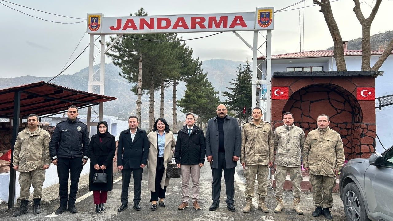 Kaymakam Arıkan'dan Jandarma Karakoluna Ziyaret — Kemaliye'de Güvenlik İncelemesi
