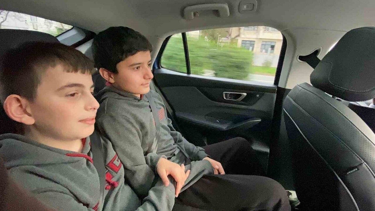 Kaymakam Arslantürk Togg T10F ile BİLSEM Öğrencilerine Hopa Turu Düzenledi