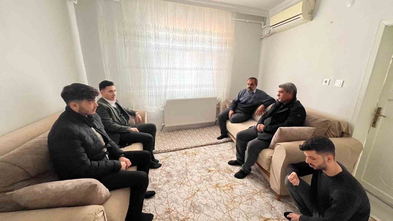 Kaymakam Karataş ilçe merkezi ve köylerde vatandaşlarla bir araya geldi