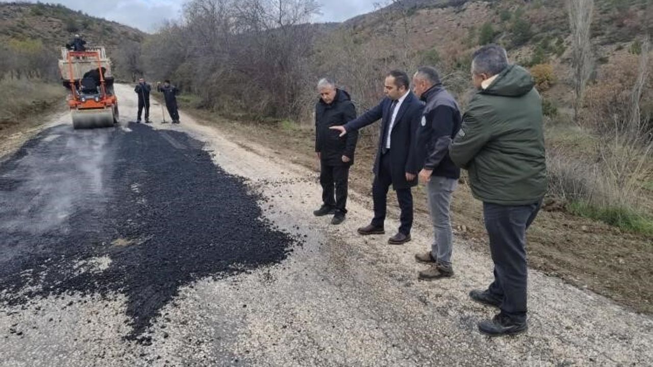 Kaymakam Uçar Yenipazar’da yol onarım çalışmalarını yerinde inceledi
