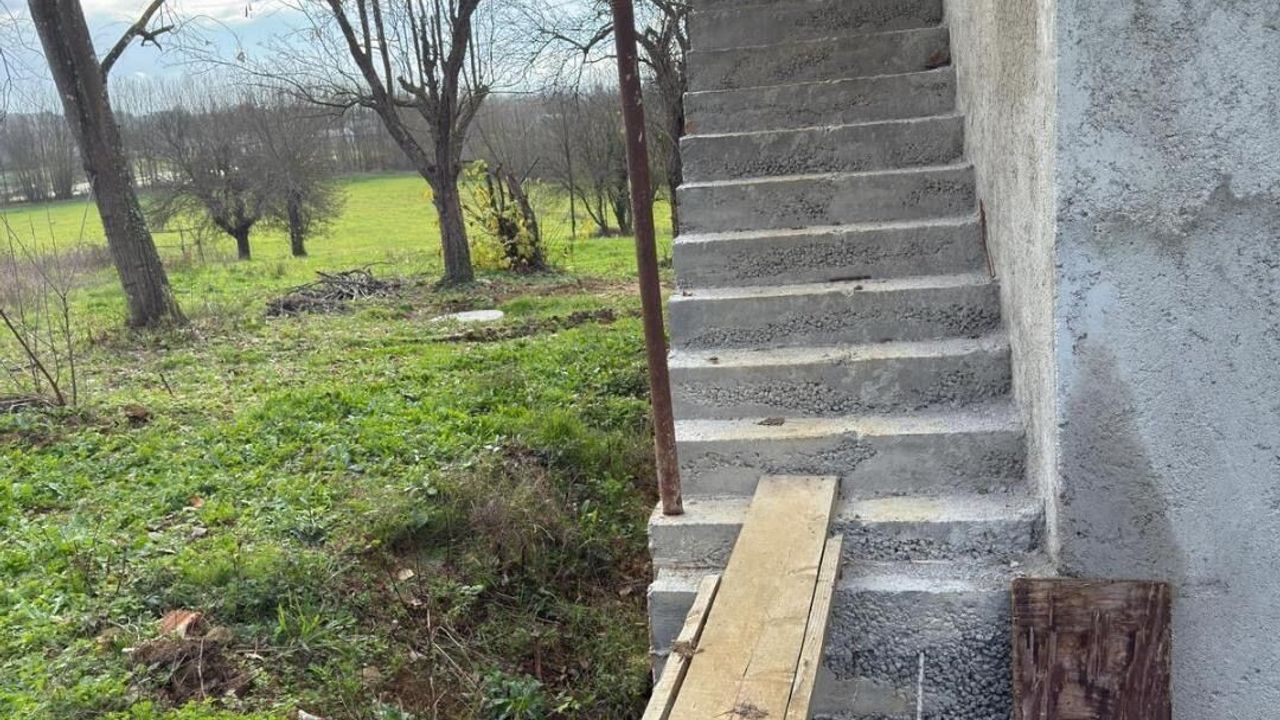 Kaynarca'da merdivenden düşen kişi hastaneye kaldırıldı