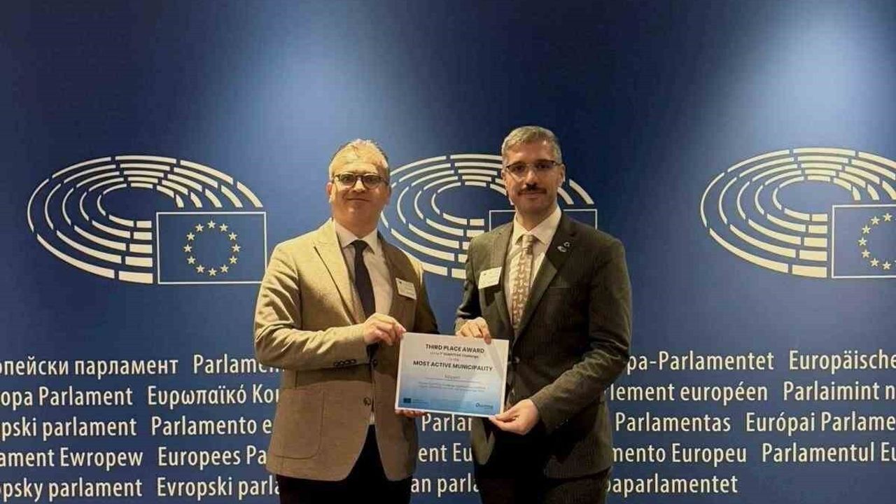 Kayseri Büyükşehir Belediyesi Brüksel'de 'En Aktif Belediye' ödülünü aldı