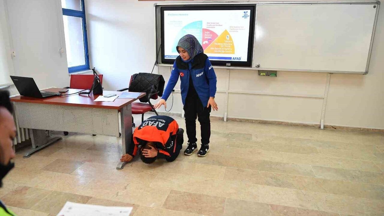 Kayseri Büyükşehir'de ağır arama kurtarma için ağır akreditasyon eylemi eğitimleri başladı