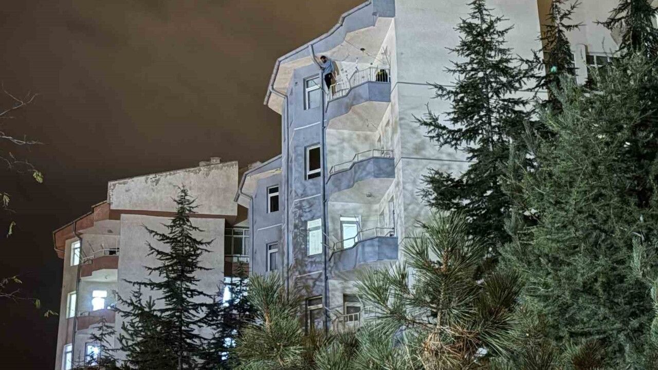 Kayseri'de 5. kattaki intihar girişimi 4 saatte sonlandırıldı
