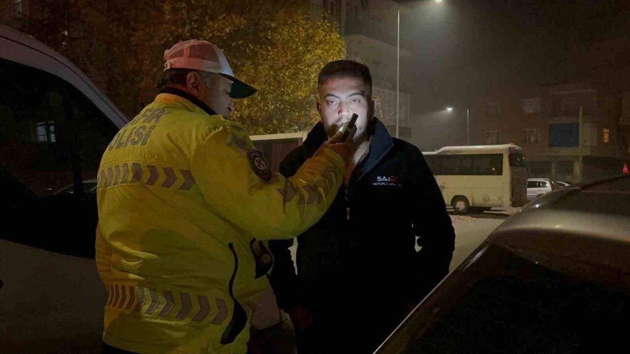Kayseri'de alkollü sürücü polis ekiplerine çarpıp kaçtı — Yakınları 'Cinayet mi işledik?' dedi